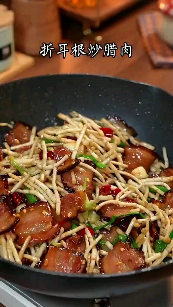 折耳根炒腊肉