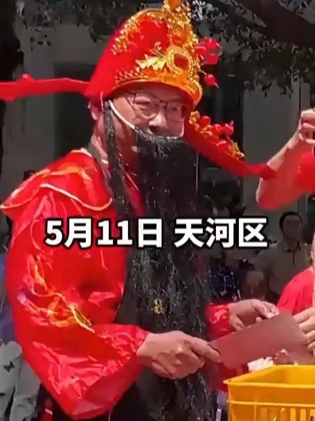 广州一小区举行减重挑战赛,每减一斤体重可获得一斤猪肉,有居民现场领了14斤猪肉 “大家一起