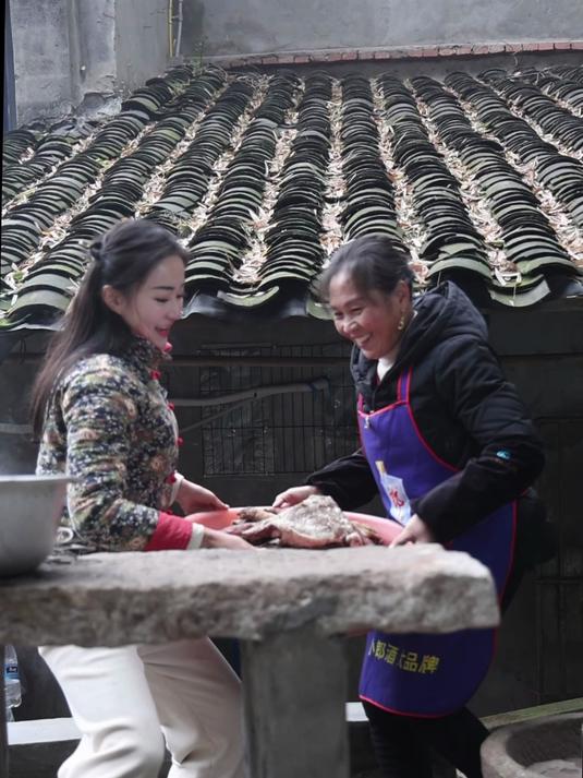 准备起腊肉了，大家看我家做这个怎么样