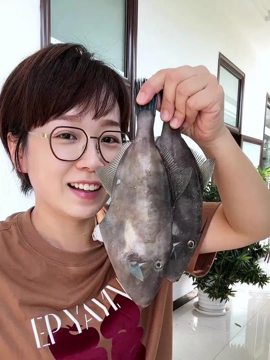 乌鱼蛋饺子,茼蒿赋予了扒皮狼不一样的鲜美,太绝了