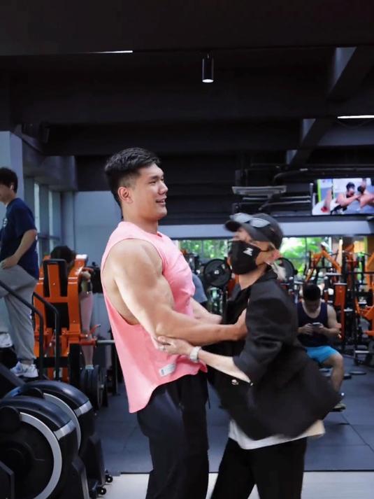 肌肉男vs细狗 孙良轩没有肌肉