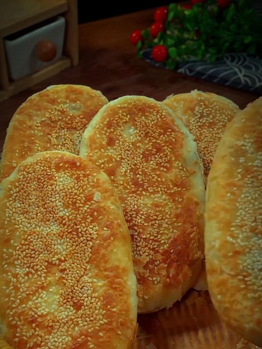 今天给大家分享一个豆沙酥饼的做法