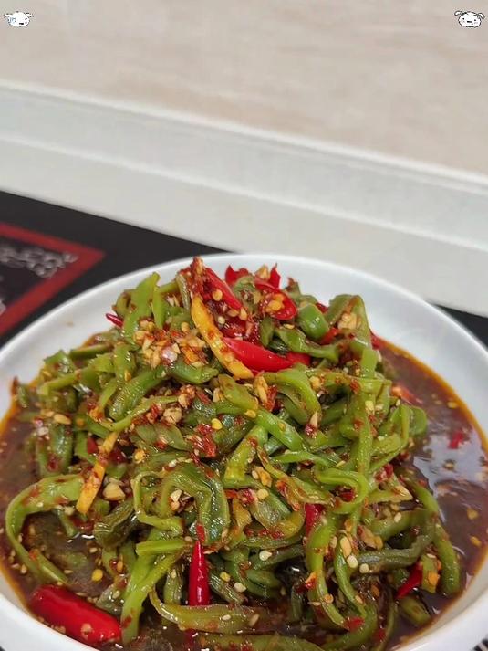 火锅里的清爽担当,贡菜脆响间激发夏日饮食新活力