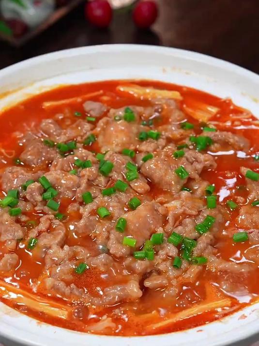 买回来的瘦肉别总炒着吃了,试试这个番茄滑肉煲