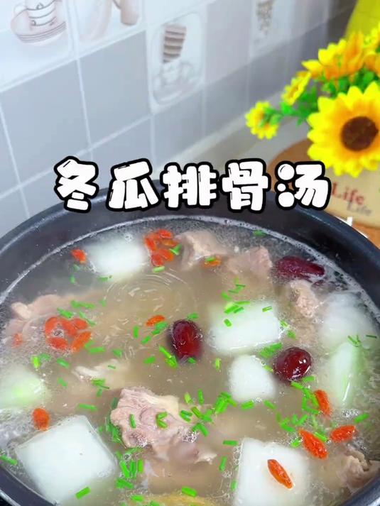 夏天炖排骨汤一定要放点冬瓜,好喝不油腻,原汁原味又鲜美