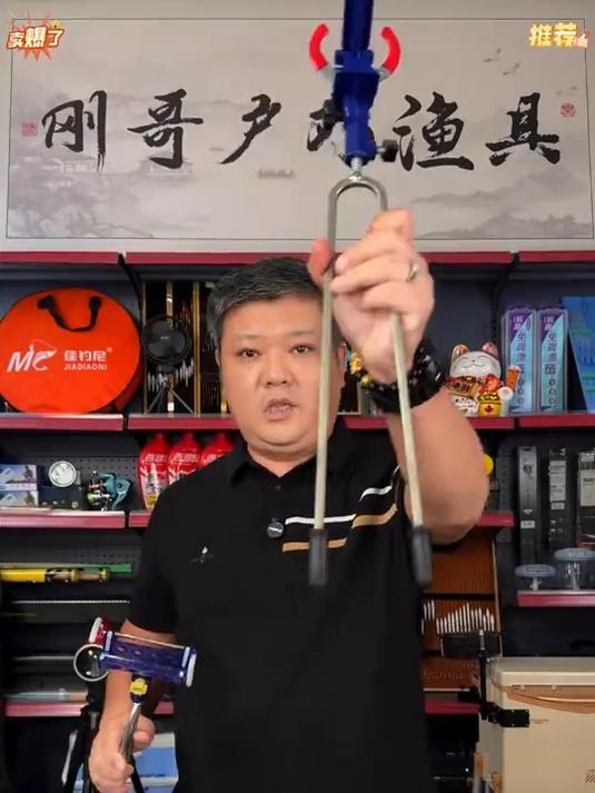 多功能鱼竿架，可调节高度角度，便携折叠易收纳，野钓台钓都适用