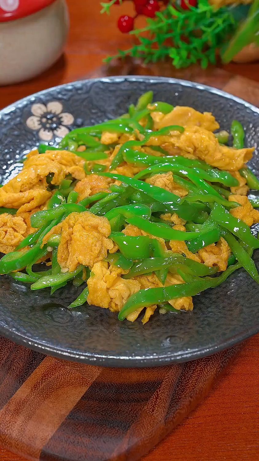 青椒炒鸡蛋像我这样做,简单方便好吃!