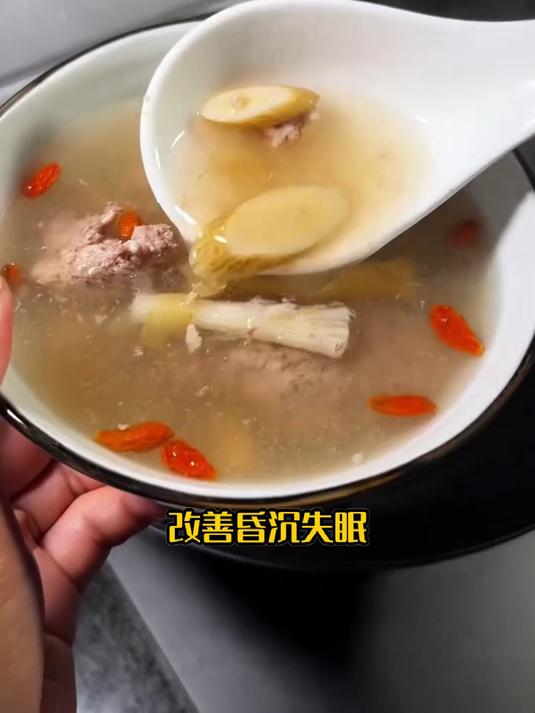 想提气色的快记！妈妈的元气瘦肉汤，1小时炖好清甜可口