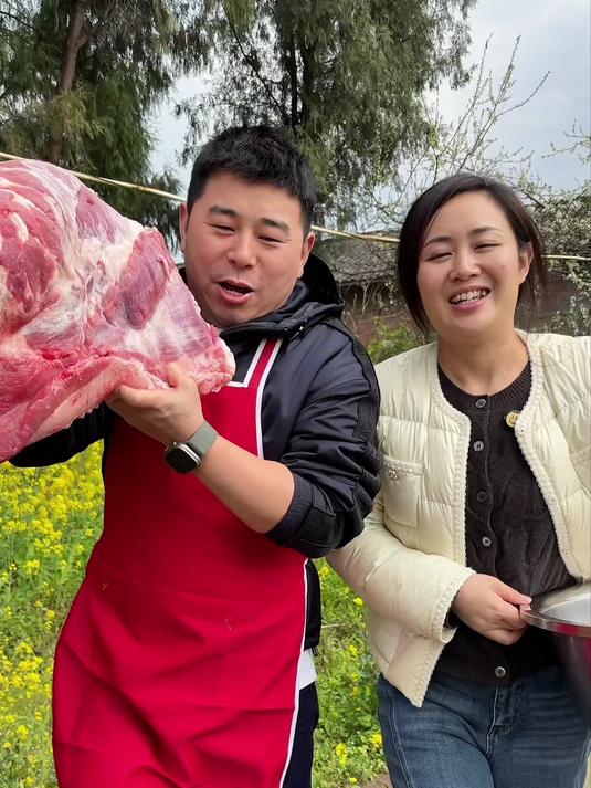 请大家伙吃12斤红烧肉,每人再加一只鲍鱼,这是真大气呀