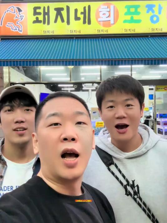 住在重庆的的韩国人回韩国吃生鱼片？