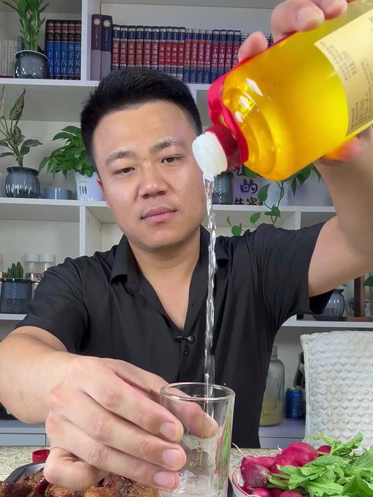 滋滋冒油的烤牛胸口太香了 又是美好的一天