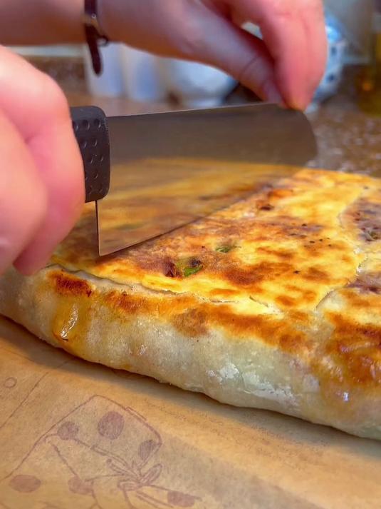 外酥里嫩的家常千层肉饼，满屋飘香，层次分明