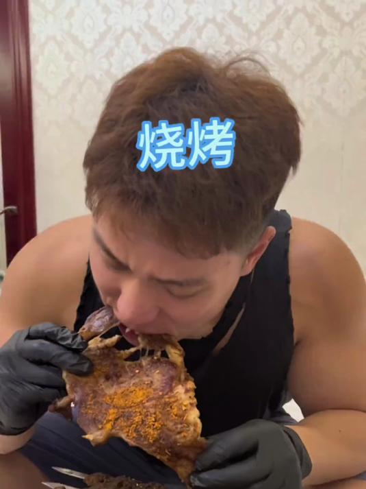 文案：半夜的快乐烧烤局，乌苏的快乐你一定要懂！