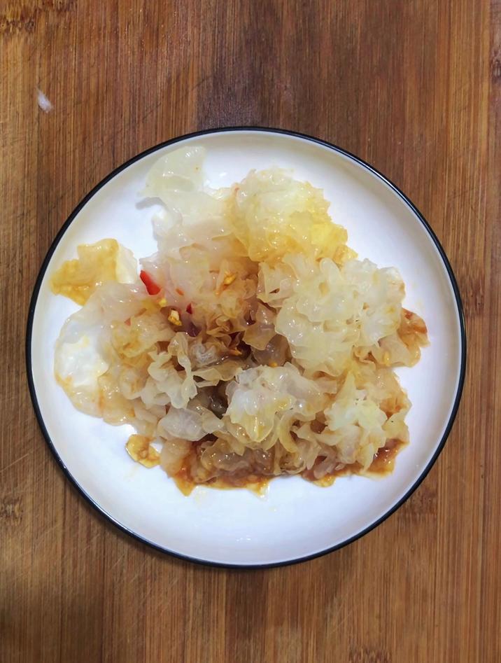 银耳凉拌菜的做法,跟我这样做,好吃下饭