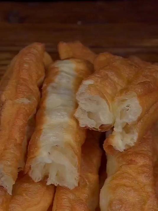 炸油条其实特别简单，以后想吃随时都可以做