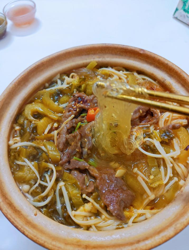 酸辣过瘾热乎乎的酸菜牛肉粉超满足