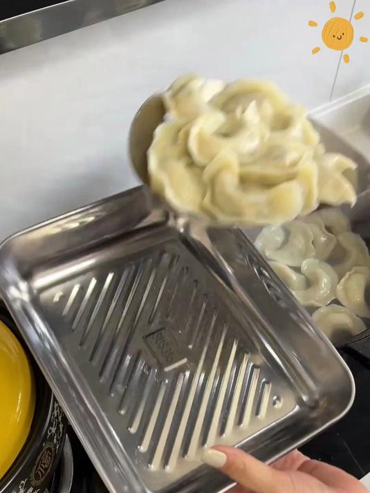 突然发现饺子盘还是这种不锈钢的好用！装的多还耐用！