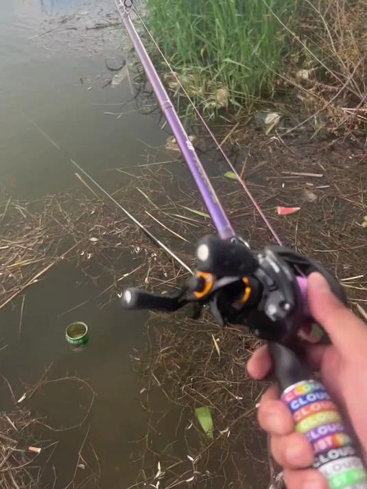 你还在用这种老式海竿吗？笨重还不好收纳！快来试试这款折叠鱼竿