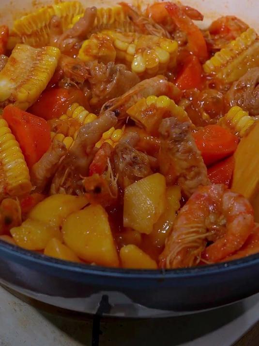 自己在家做的鸡翅鸡爪煲,味道真是绝绝子