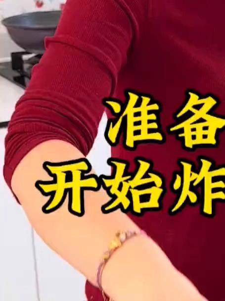 我们这过年家家户户都会炸丸子，外酥里嫩很好吃