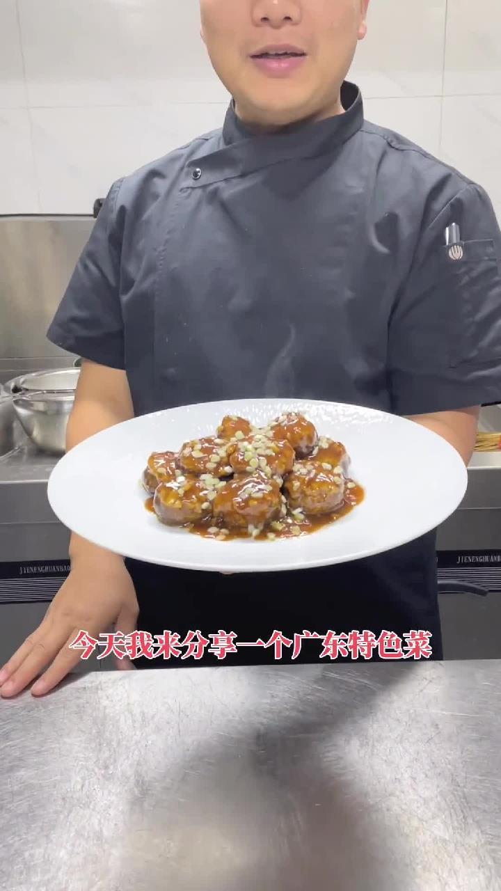 香菇酿,作为地道的广东特色家常菜,今日把详细的做法分享给