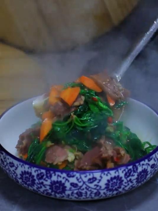 菠菜烧羊肉 在春寒的日子里,来上一份香辣菠菜烧羊肉