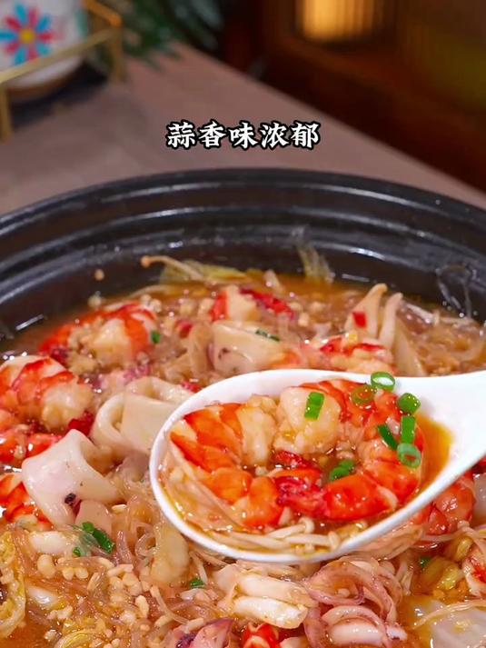 每次家里来客我都会做上这道蒜蓉粉丝鱿鱼虾,蒜香浓郁