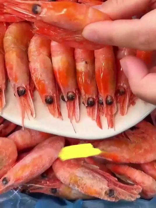 感受下！熟冻北极甜虾弹牙的口感超棒