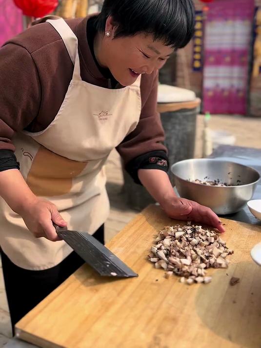 这马齿菜的大包子，一吃一不之声，真好吃