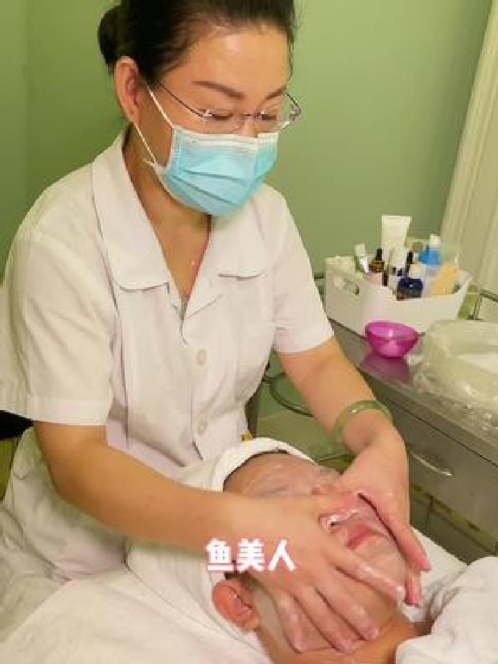 大姐的手法是不一般,洗脸贼专业!按完身体很放松