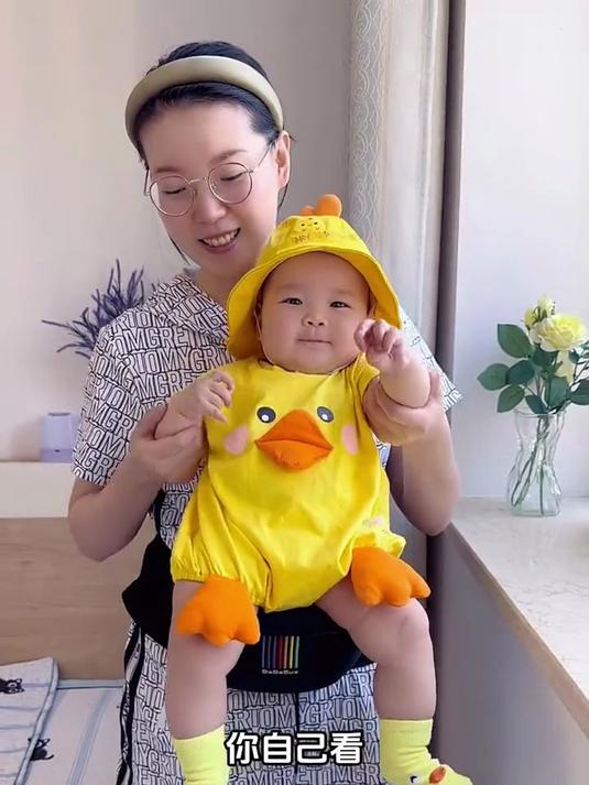 走出去被很多妈妈夸可爱的小黄鸭包屁衣！