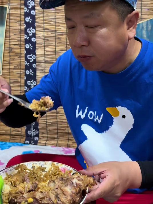 猪肘子盖饭,酱焖老头鱼