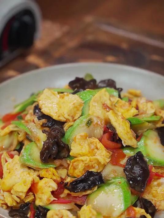 西葫芦炒鸡蛋的做法简单又下饭