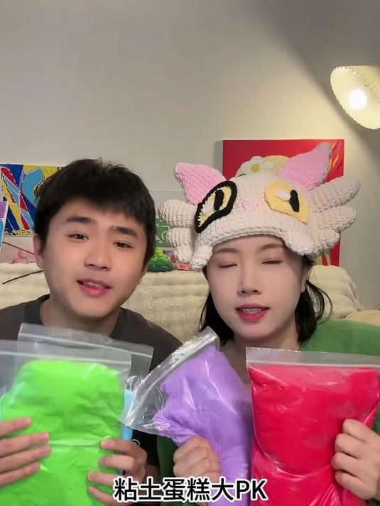 这次用粘土做的蛋糕我很满意