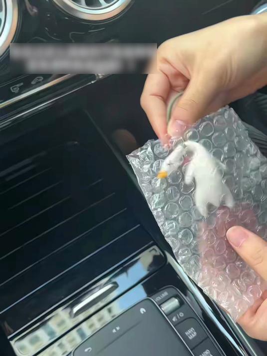 变色烤鸭车载挂件后视镜紫外线包包挂饰钥匙扣车内装饰