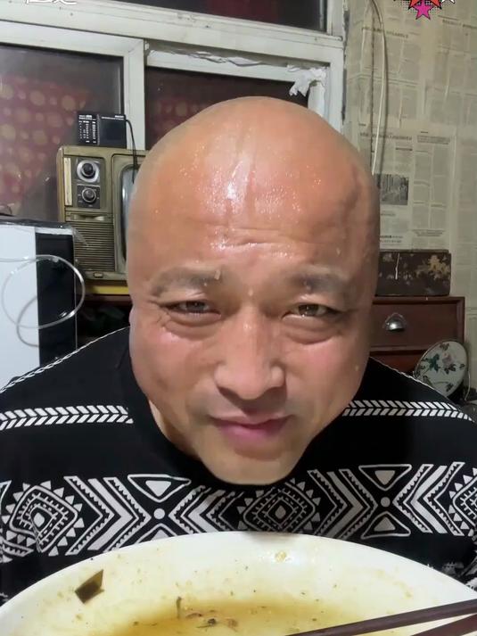 造啥了哇哇冒汗!看我头上的汗!
