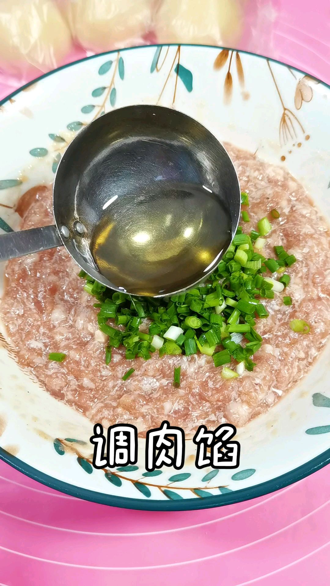 调肉馅的方法,肉馅调好吃的诗,做包子饺子肉馅都可以