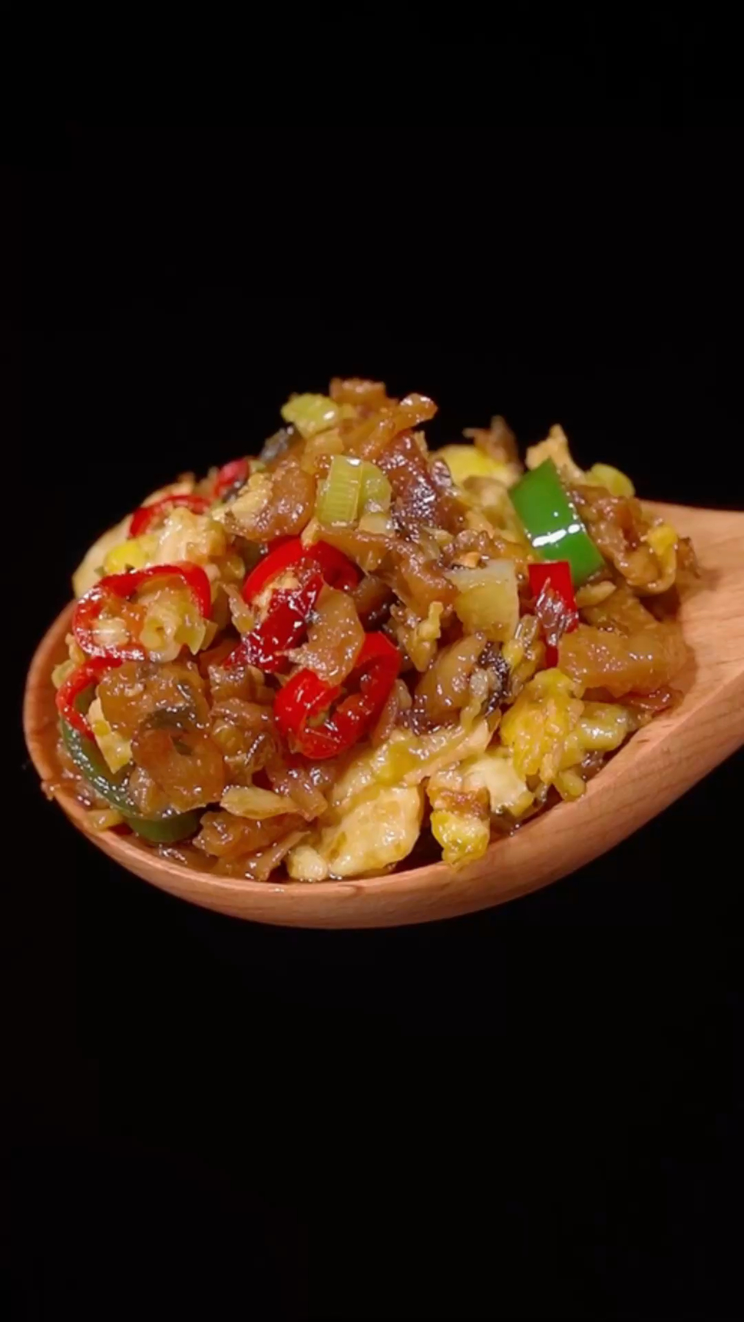 只要家里有鸡蛋,那就做外婆菜炒鸡蛋,尤其是不知道吃什么的时候