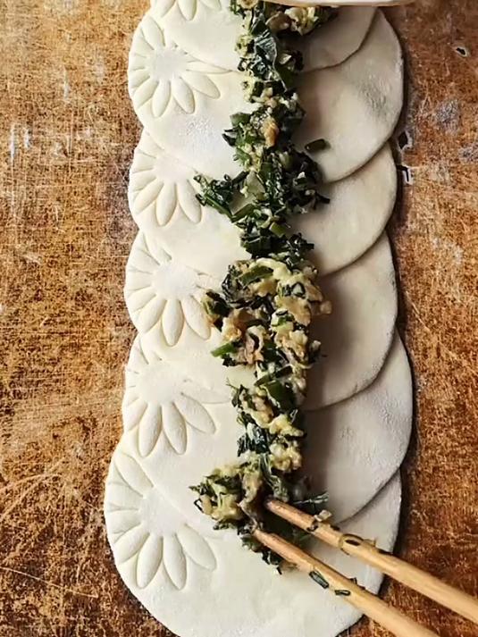 做玫瑰花形状的花卷