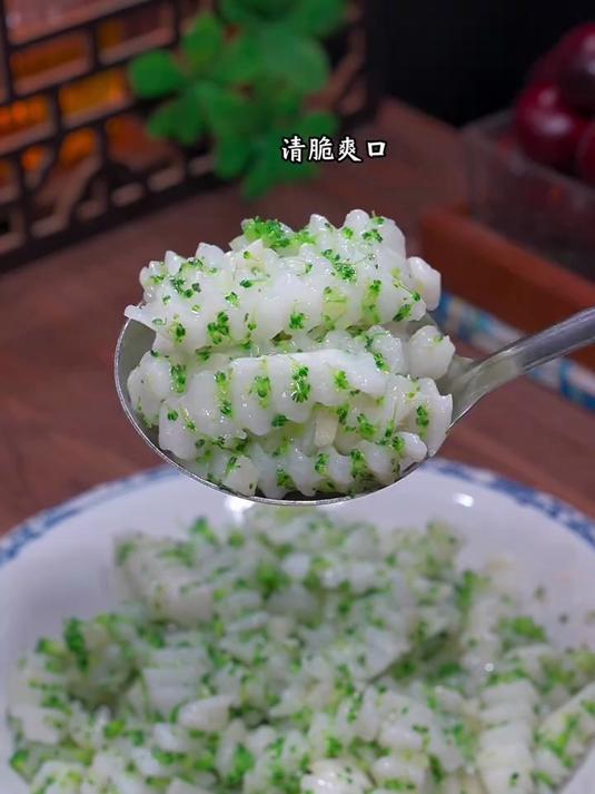 碧绿可口的西蓝花炒山药