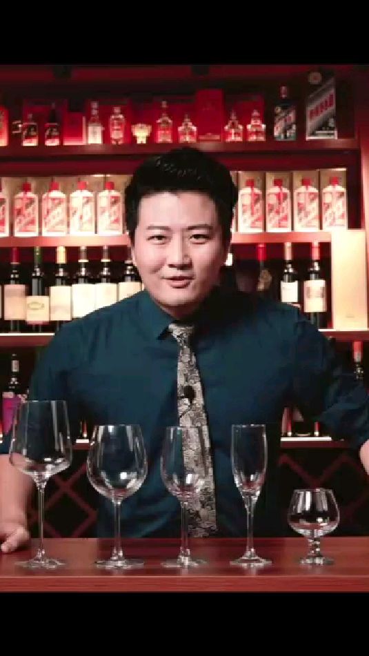 为什么酒杯的种类那么多?原来还有这么多讲究。