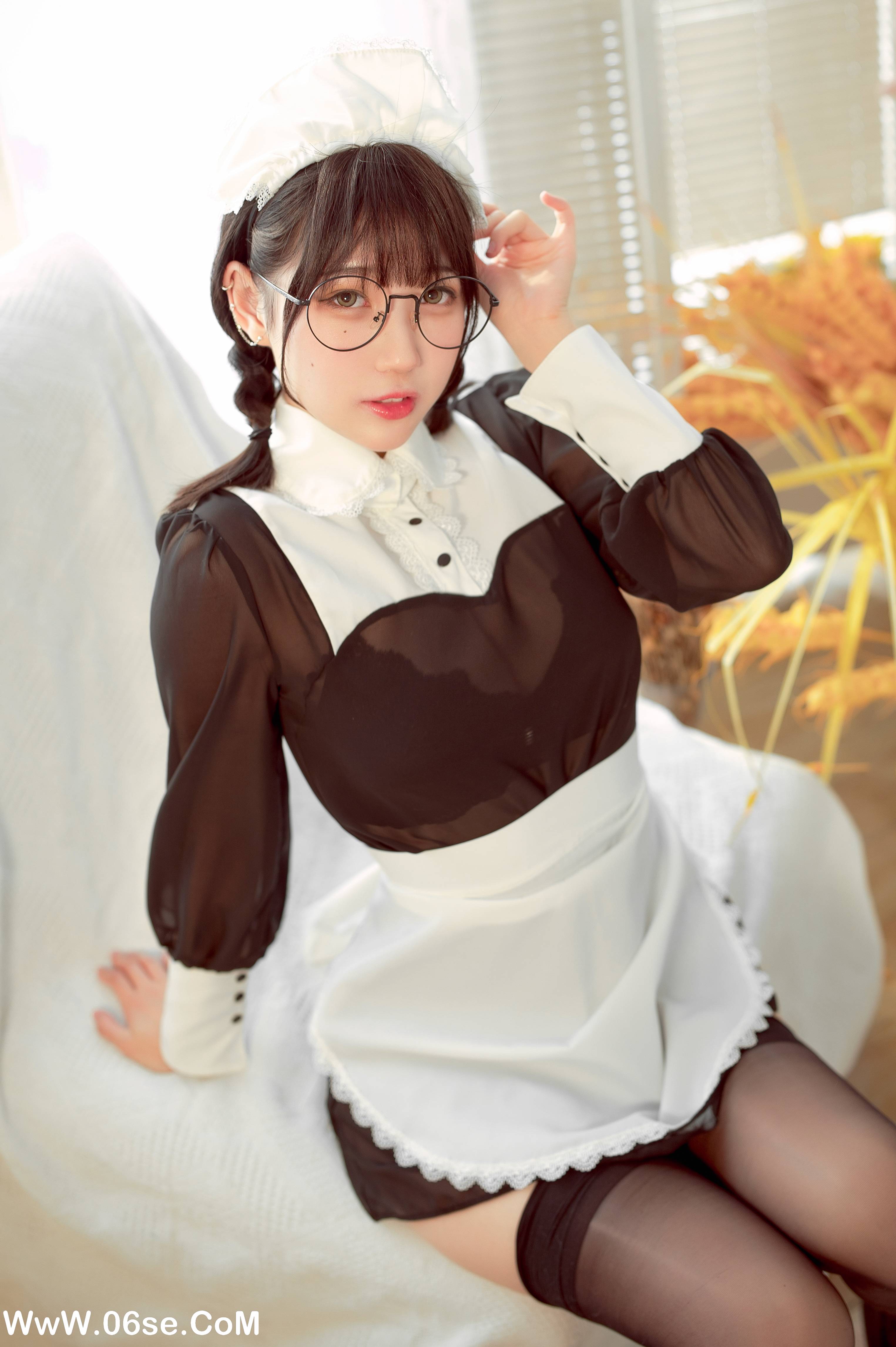 周叽是可爱兔兔 NO.033 – 眼镜女仆[36P+3V525M]-六色网