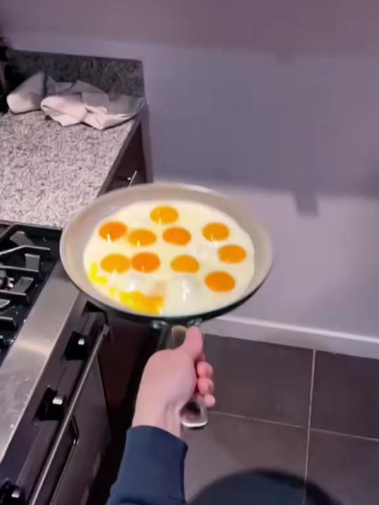 告别丑煎蛋！用了这个圆形煎蛋器，颜值味道双在线，效果嘎嘎好