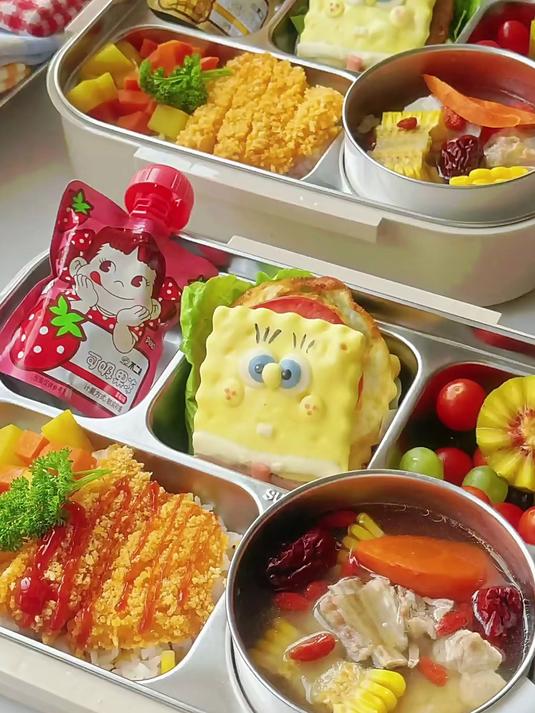 小学生快手便当｜海绵宝宝荷叶夹+咖喱鸡排饭+玉米排骨汤