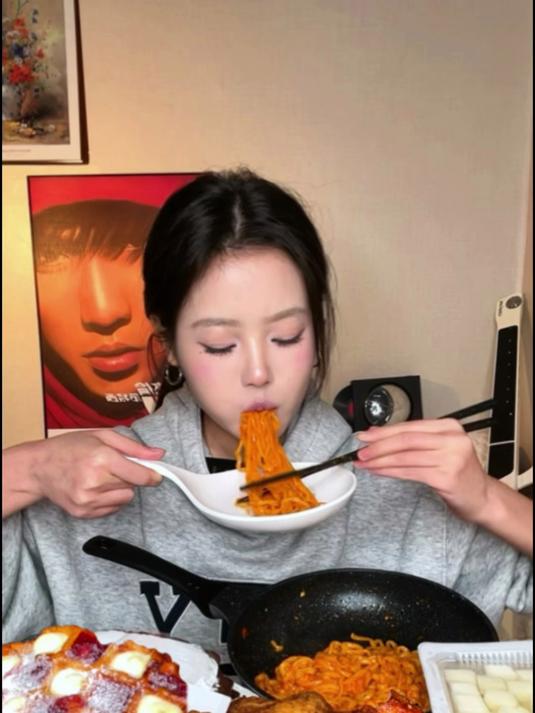韩国炸鸡外卖吃吃!黏糊火鸡面脆嫩炸鸡