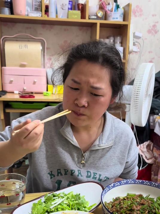 做了一大桌子菜……