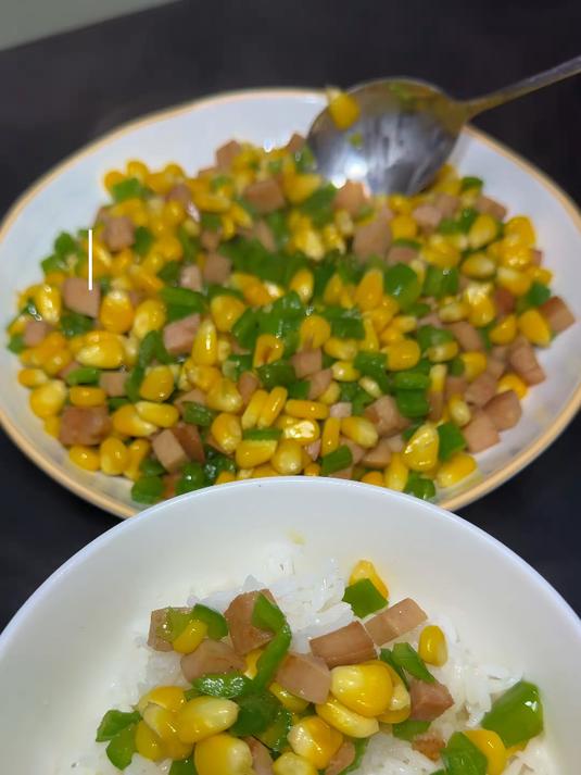 青椒火腿玉米粒，简单一炒鲜香下饭超好吃#家常菜#