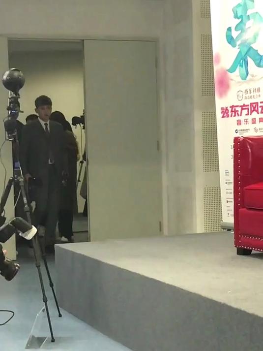 张杰，挺帅气
