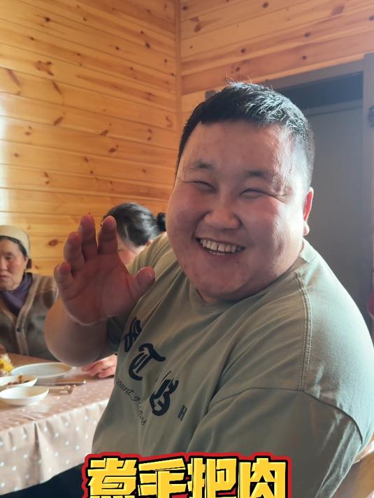 新鲜的羊肉做一顿好吃的手把肉给陶陶补身体,满满都是草原的味道