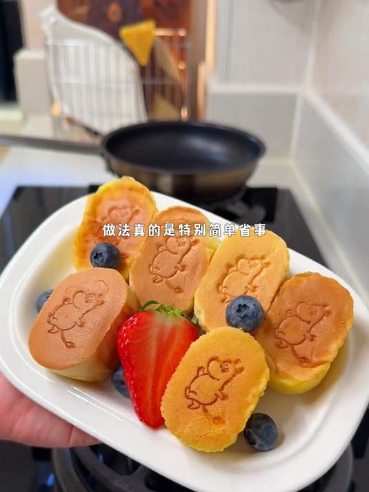 用平底锅给小朋友做了蓬松暄软的舒芙蕾蛋糕